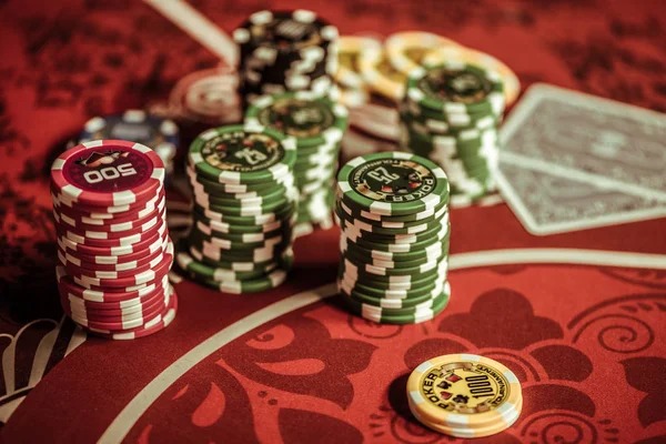 Live dealer interface and betting controls